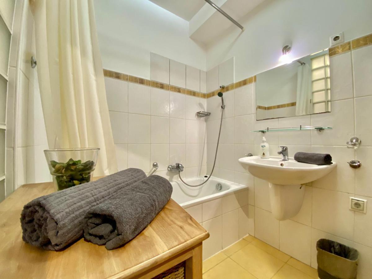 Downtown Vibe-Kiraly II Apts W Private Balcony Budapest Exterior photo