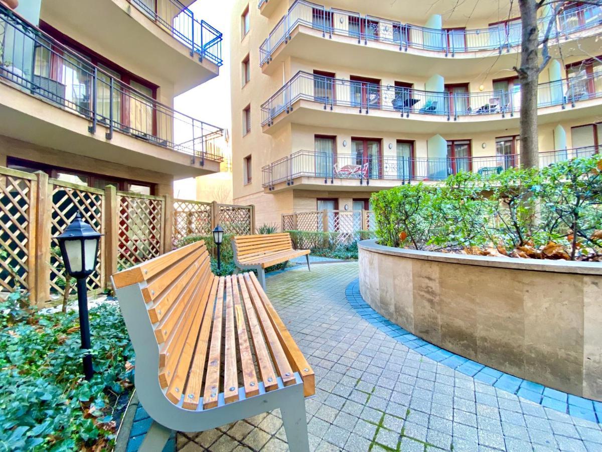 Downtown Vibe-Kiraly II Apts W Private Balcony Budapest Exterior photo