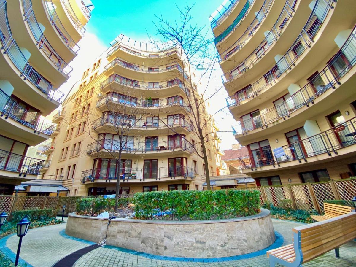 Downtown Vibe-Kiraly II Apts W Private Balcony Budapest Exterior photo